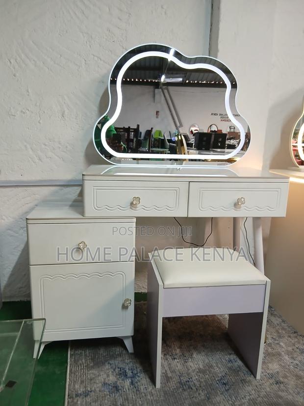 Dressing Table; Modern Dressing Table With Mirror for Stylish Bedroom - thumbnail 4