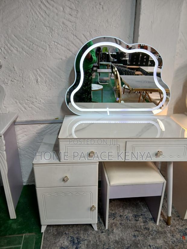 Dressing Table; Modern Dressing Table With Mirror for Stylish Bedroom - thumbnail 6