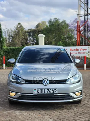 Volkswagen Golf TSI S FWD 2018 Gold