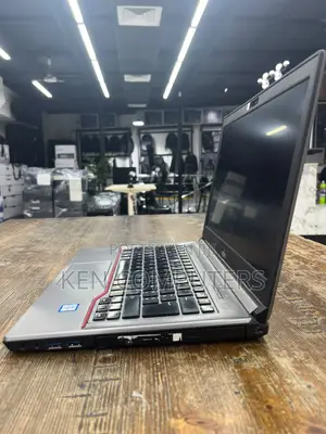 Laptop Fujitsu Lifebook A555 8GB Intel SSD 256GB