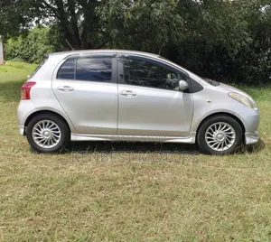 Toyota Vitz 2007 Silver