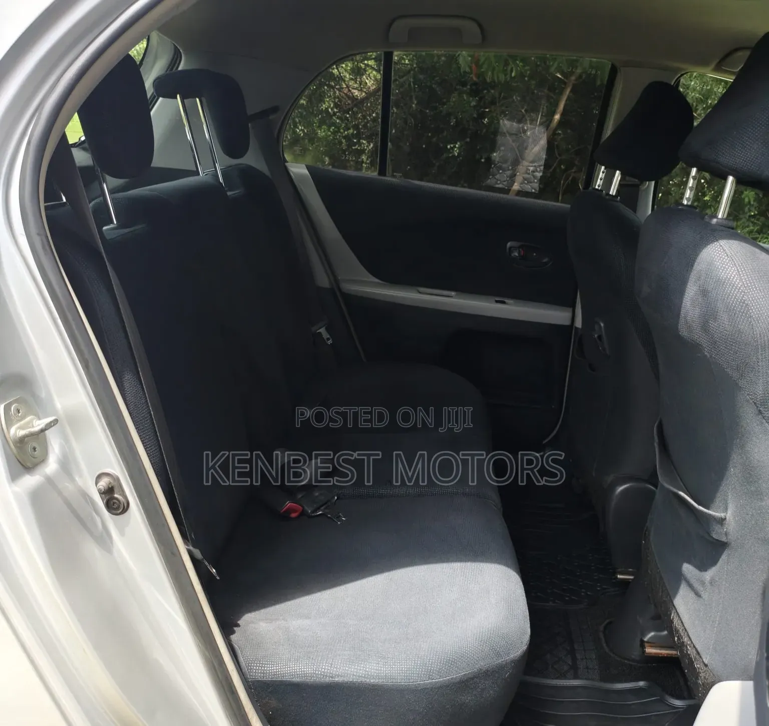 Toyota Vitz 2007 Silver