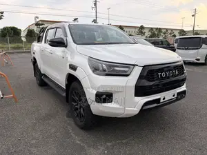 Toyota Hilux 2023 White