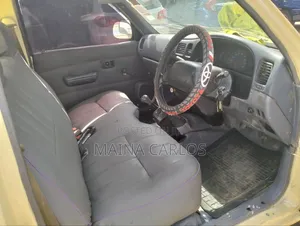 Toyota Hilux 2000 Beige