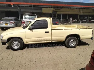 Toyota Hilux 2000 Beige
