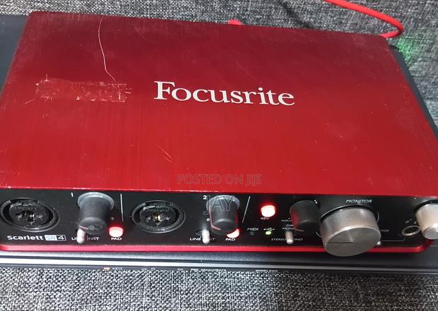 Focusrite Scarlett 2i4 USB Audio Interface - thumbnail 2