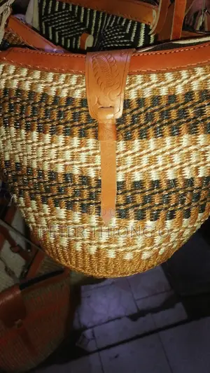 Size 6 Handwoven Sisal Handbag Kiondo