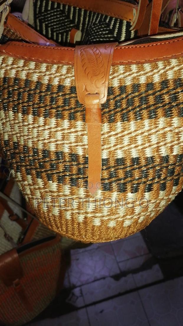 Size 6 Handwoven Sisal Handbag Kiondo