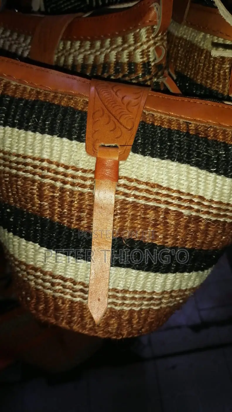 Size 6 Handwoven Sisal Handbag Kiondo