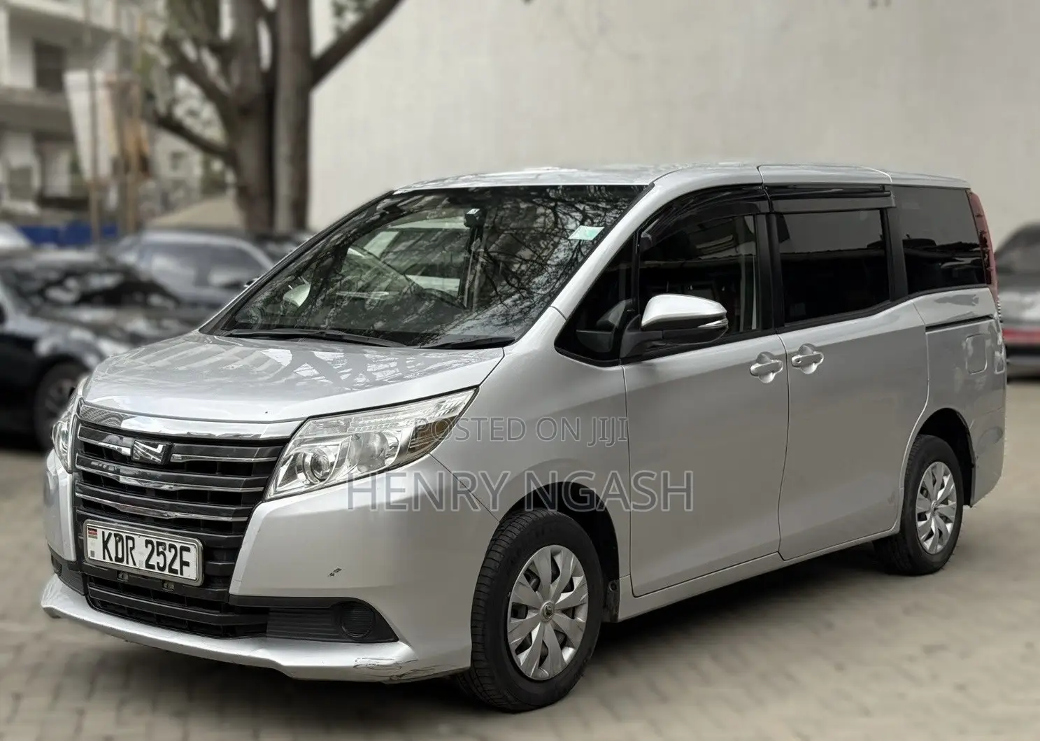 Toyota Noah 2017 Silver