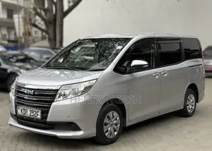 Toyota Noah 2017 Silver
