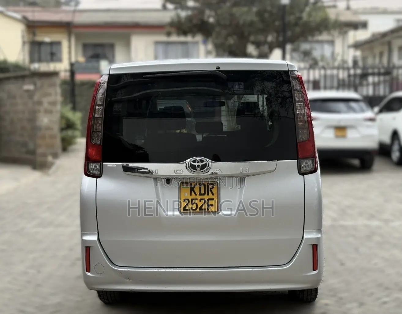 Toyota Noah 2017 Silver