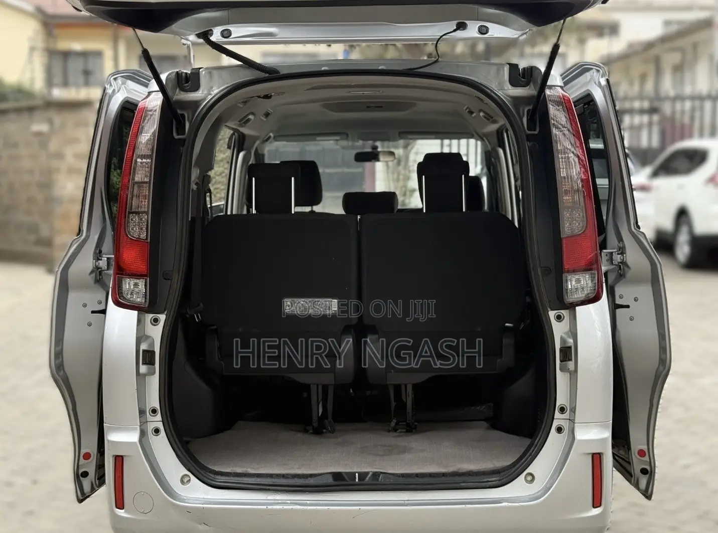 Toyota Noah 2017 Silver