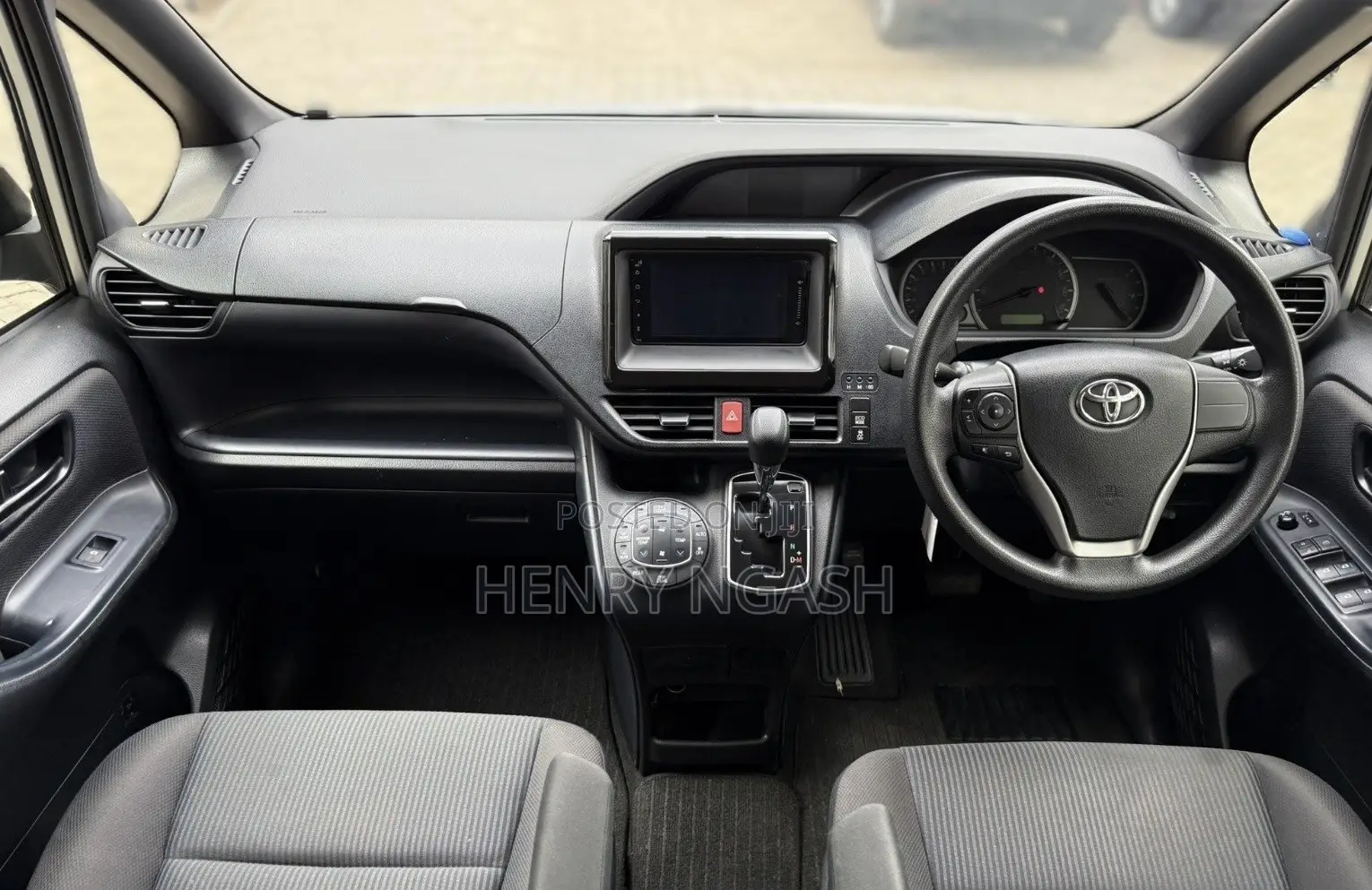 Toyota Noah 2017 Silver