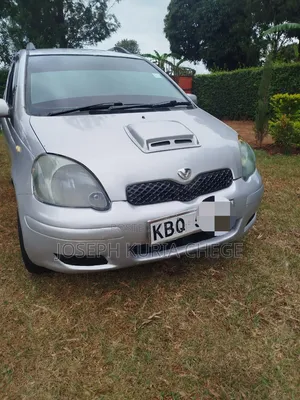 Toyota Vitz 2005 Silver
