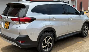 Toyota Rush 2018 Silver