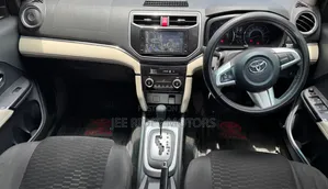 Toyota Rush 2018 Silver