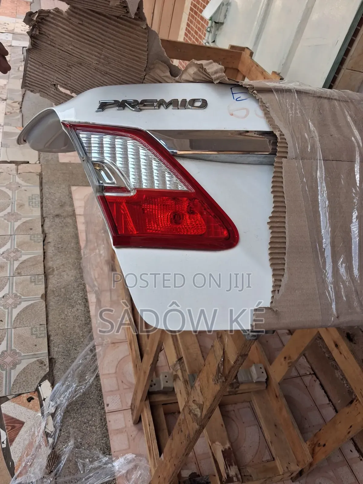 Premio 265 Boot Lid