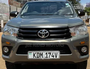 Toyota Hilux 2023 Brown