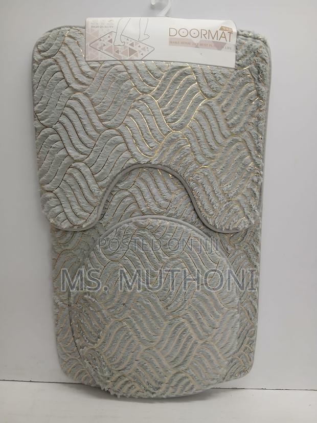 3-Piece Textured Wavy/Arch Pattern Bathroom Mat Set - thumbnail 2