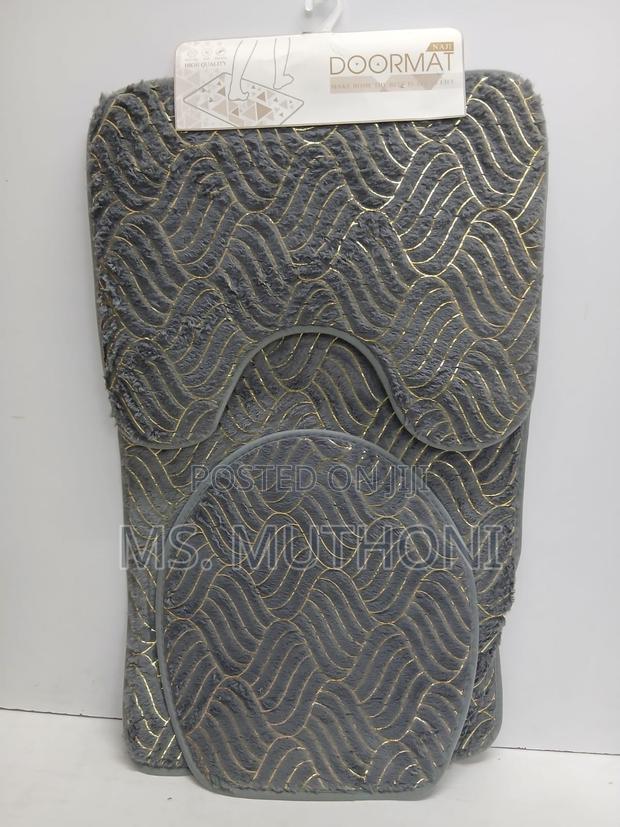 3-Piece Textured Wavy/Arch Pattern Bathroom Mat Set - thumbnail 4