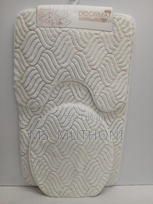 3-Piece Textured Wavy/Arch Pattern Bathroom Mat Set - main view
