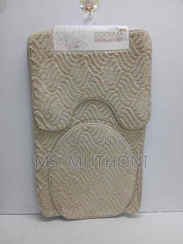3-Piece Textured Wavy/Arch Pattern Bathroom Mat Set - thumbnail 3