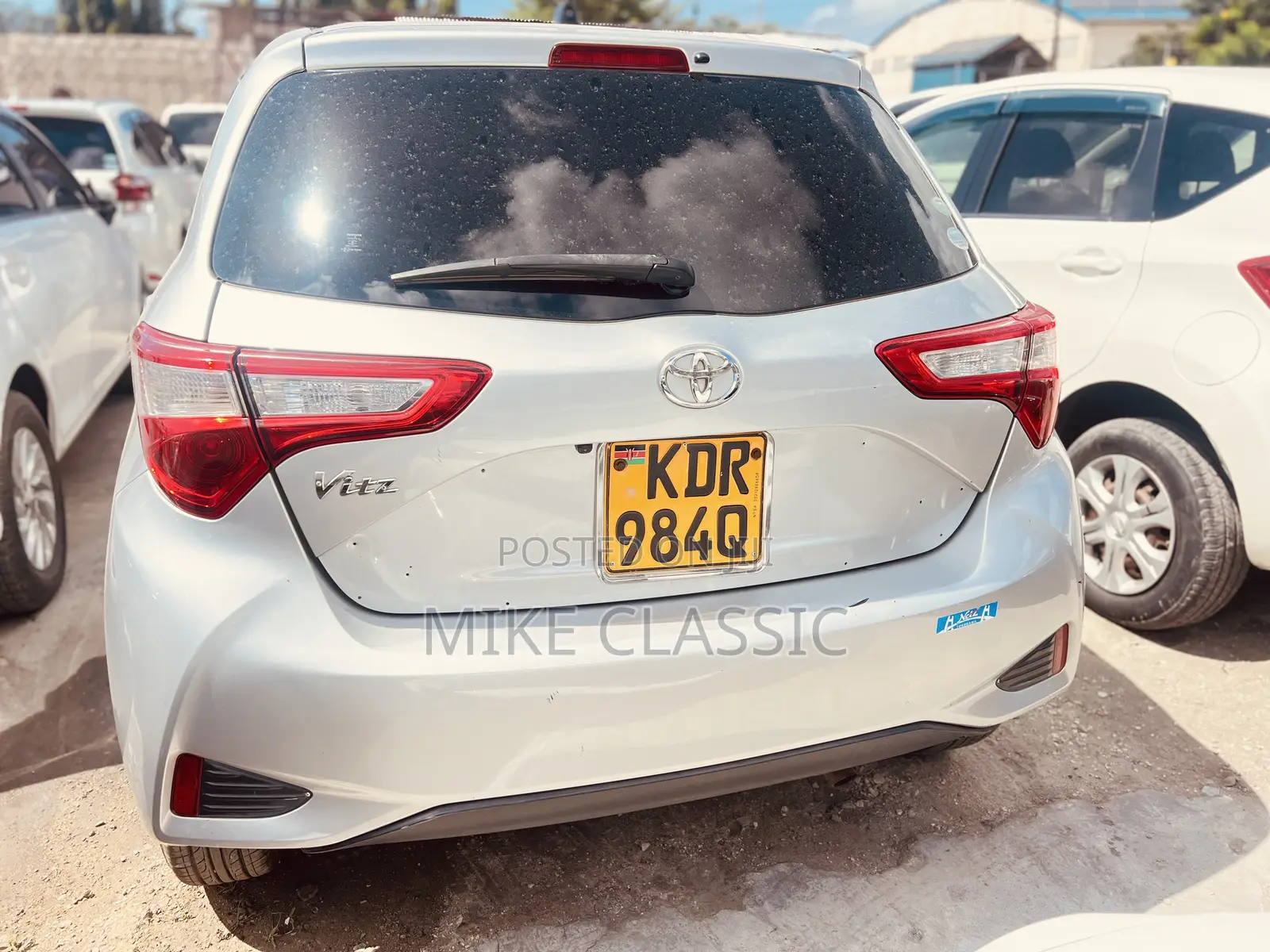 Toyota Vitz 2017 Silver
