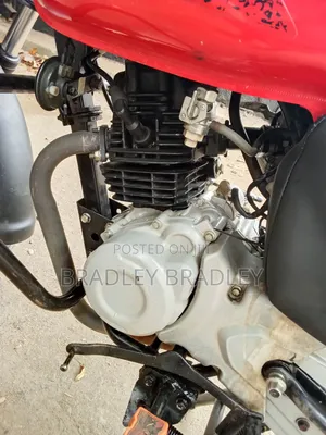 Bajaj Boxer 125 2026 Red