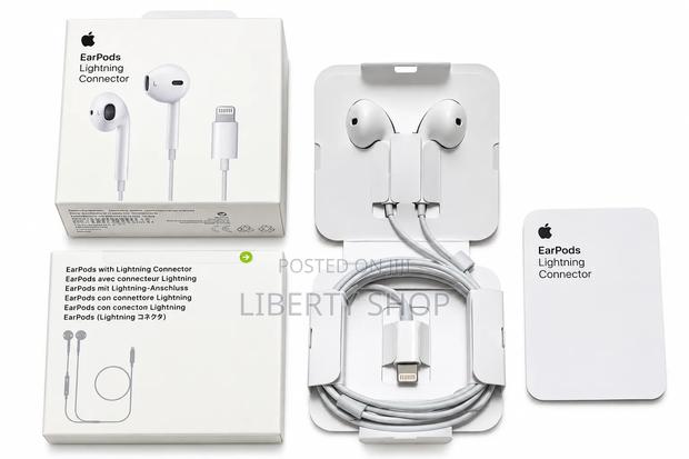 iPhone Lightning Earphones – Wired Earbuds With Microphone and Remote - main view