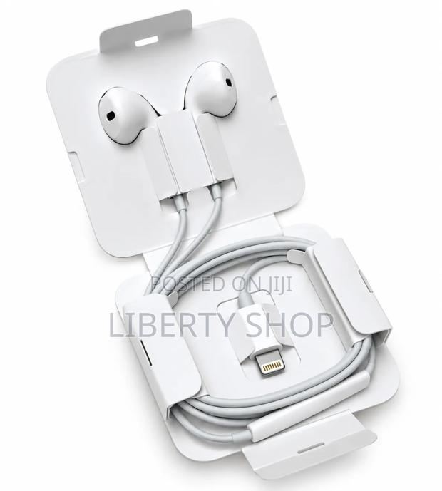 iPhone Lightning Earphones – Wired Earbuds With Microphone and Remote - thumbnail 2