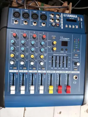 Yamaha 4 Channel Mixer