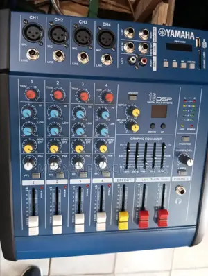 Yamaha 4 Channel Mixer