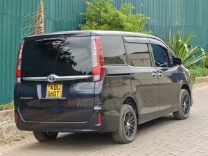 Toyota Esquire 2016 Black
