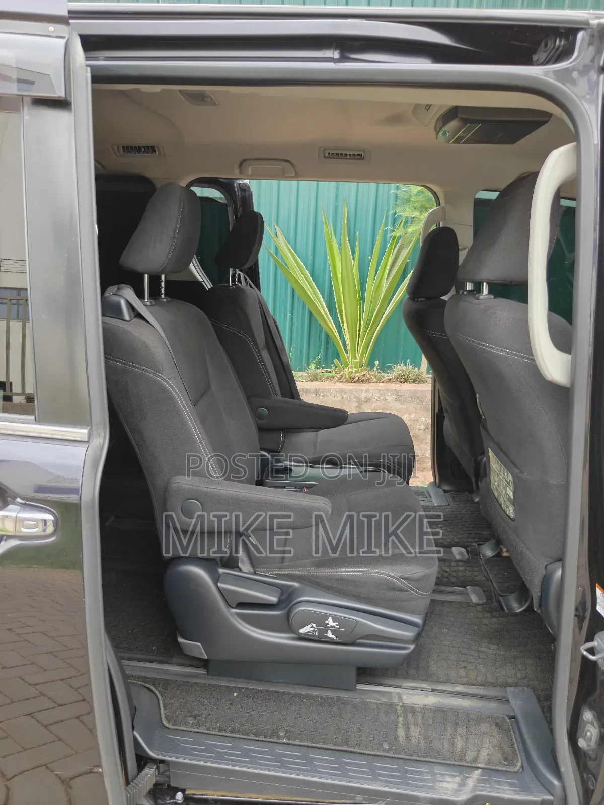 Toyota Esquire 2016 Black