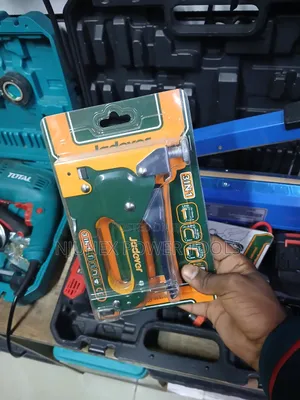 Jadever 3-in-1 Heavy-Duty Manual Staple Gun (Model JDGU3614).