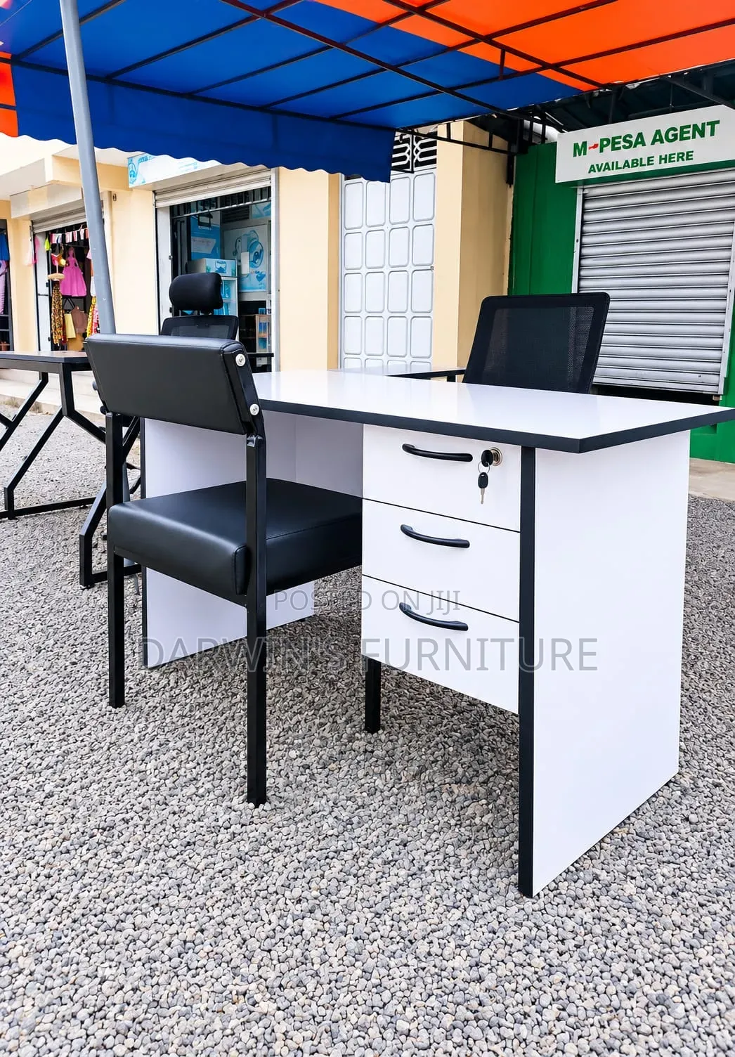 White Table and Black Caterina Chair