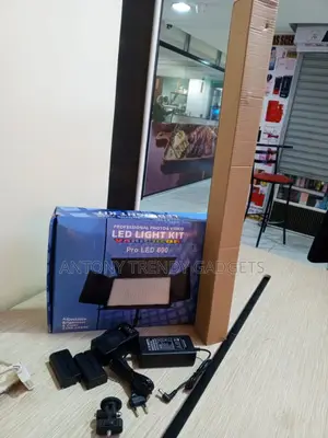 Varicolor Pro LED 600 Studio Video Light With Stand and Batteries