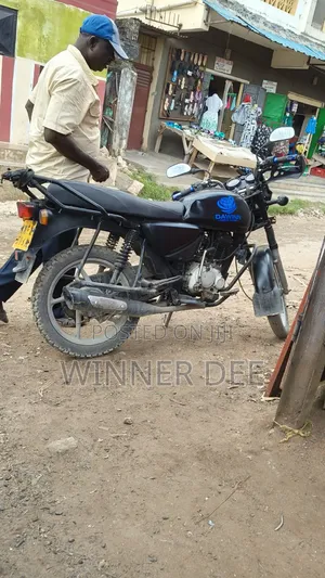 Bajaj Boxer 125 2026 Red