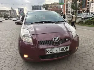 Toyota Vitz 2010 Maroon