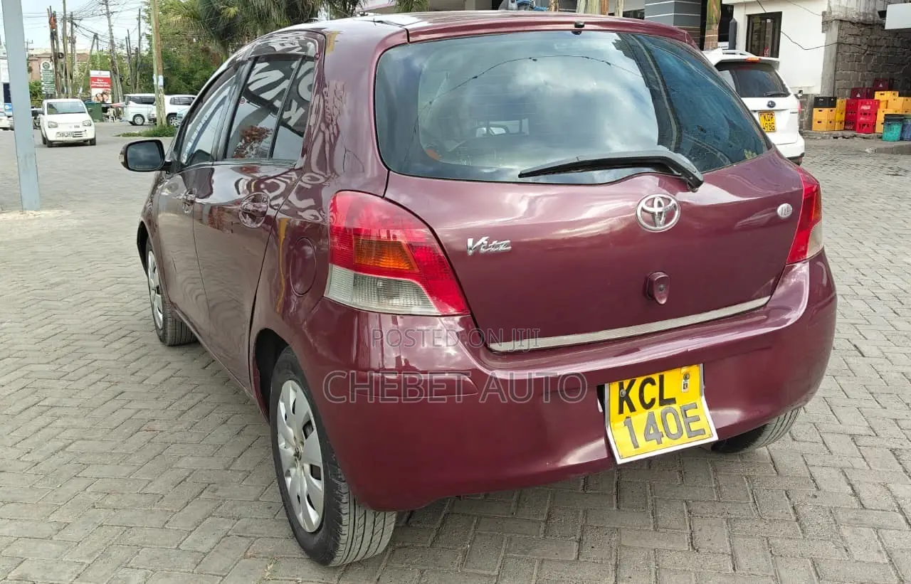 Toyota Vitz 2010 Maroon