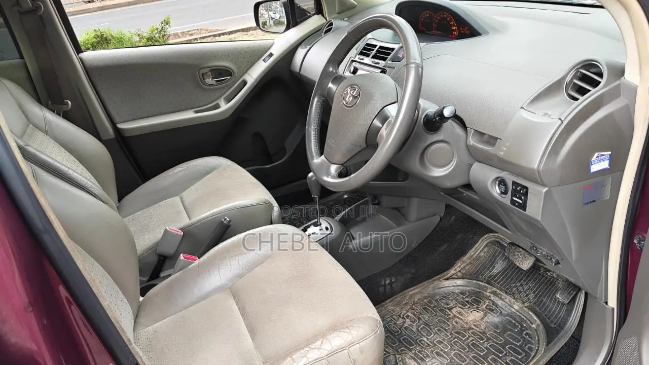 Toyota Vitz 2010 Maroon