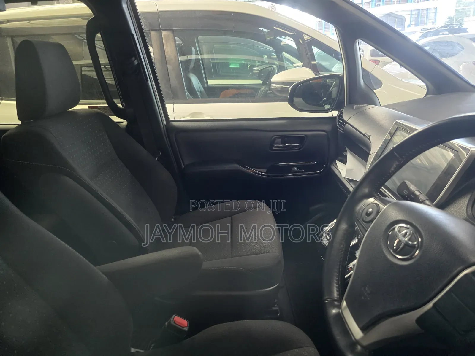 Toyota Noah 2019 White
