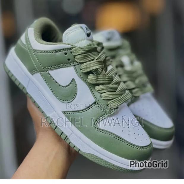 Nike SB Dunks - thumbnail 2