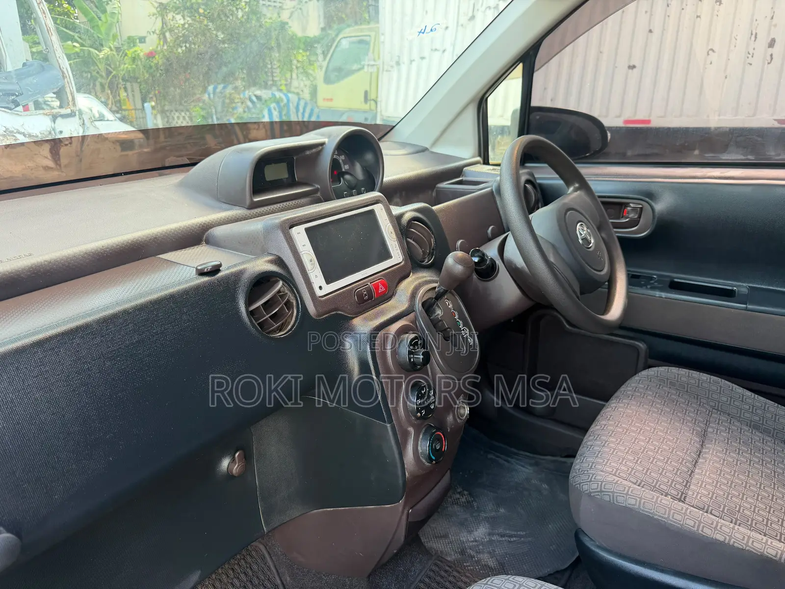 Toyota Spade 2014