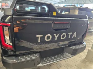 New Toyota Hilux 2026 Black