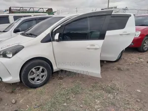 Toyota Vitz 2015 White