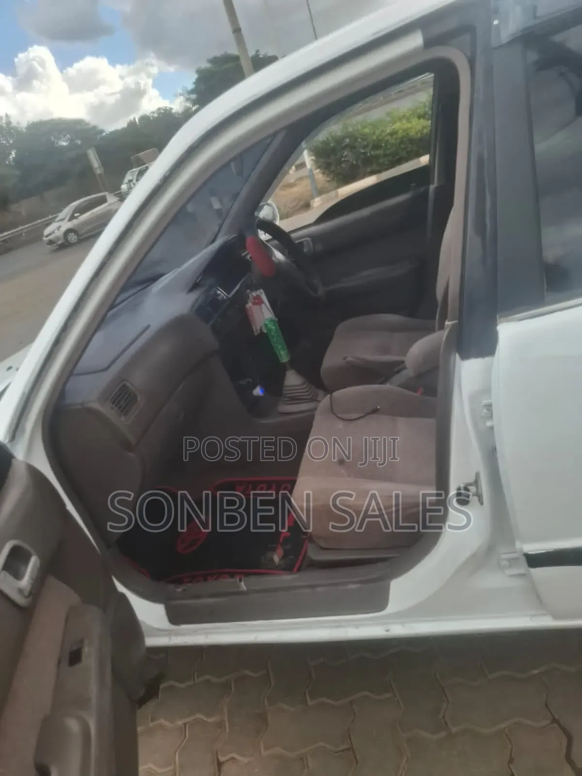 Toyota Corolla 2000 White
