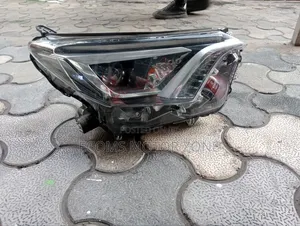 Toyota RAV4 2015 Headlight