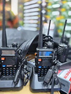 Dual Band Baofeng UV-5R Radio Set With Earpieces and FM Radio